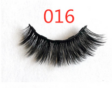 Load image into Gallery viewer, A Pair Of False Eyelashes With Magnets In Fashion
