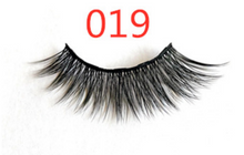 Load image into Gallery viewer, A Pair Of False Eyelashes With Magnets In Fashion
