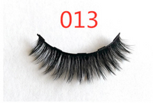 Load image into Gallery viewer, A Pair Of False Eyelashes With Magnets In Fashion
