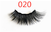 Load image into Gallery viewer, A Pair Of False Eyelashes With Magnets In Fashion
