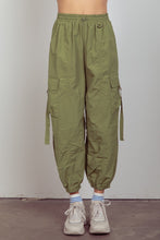 Load image into Gallery viewer, VERY J Elastic Waist Woven Cargo Pants
