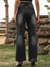 Load image into Gallery viewer, Distressed Jeans with Pockets
