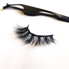 Load image into Gallery viewer, A Pair Of False Eyelashes With Magnets In Fashion
