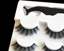 Load image into Gallery viewer, A Pair Of False Eyelashes With Magnets In Fashion
