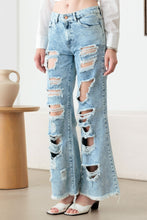 Load image into Gallery viewer, Litz La Distressed Frayed Hem Flare Jeans
