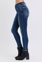 Load image into Gallery viewer, Judy Blue Full Size Mid-Rise Waist Skinny Jeans with Pockets
