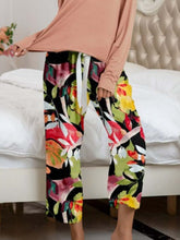 Load image into Gallery viewer, Round Neck Top and Printed Pants Lounge Set
